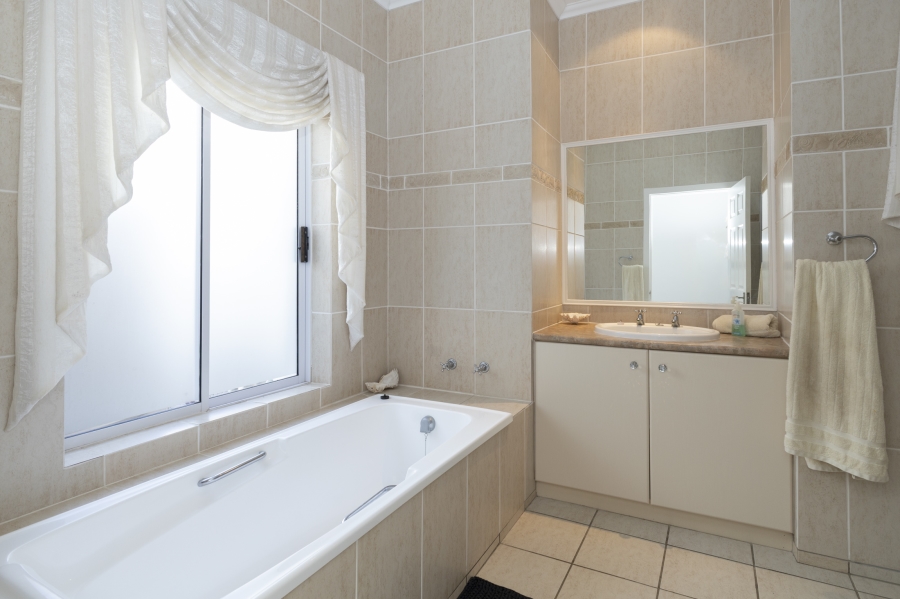 6 Bedroom Property for Sale in Royal Alfred Marina Eastern Cape